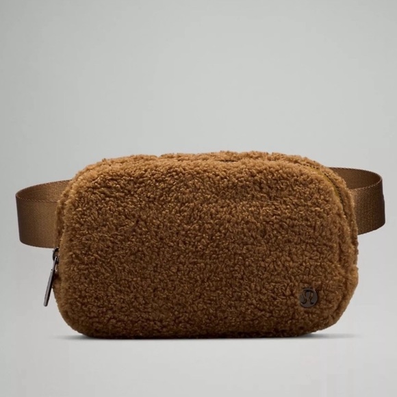 lululemon athletica Handbags - Lululemon NWT Everywhere Belt Bag Fleece Burnt Caramel